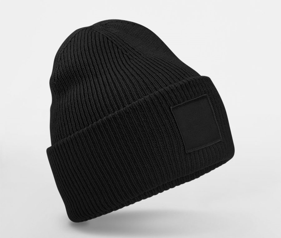 DEEP CUFFED TONAL PATCH BEANIE — Farbe BLACK