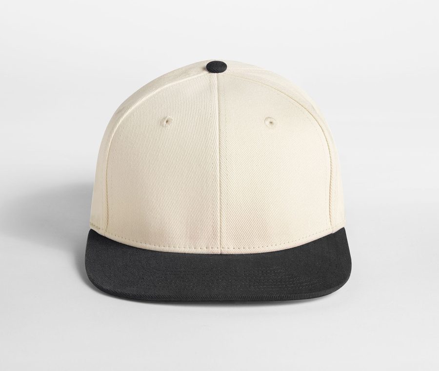 CONTRAST FLAT PEAK 6 PANEL CAP — Farbe NATURAL/BLACK
